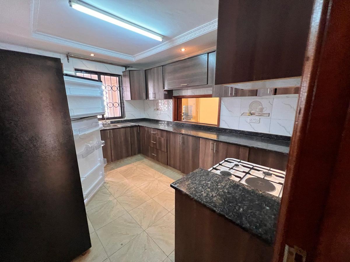 3 Bed Apartment with En Suite in Lavington - 7