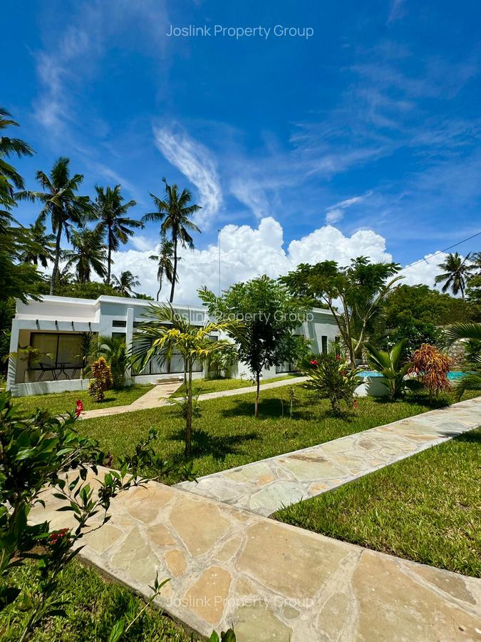 4 Bed Apartment with En Suite at Greenwood Drive - 4