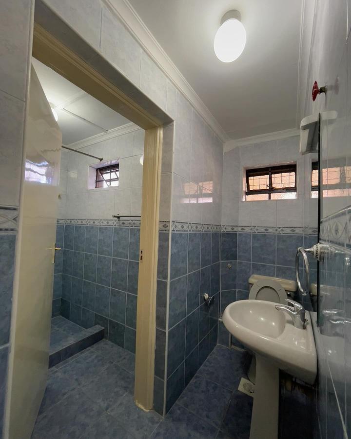 1 Bed Apartment with En Suite at Kilimani - 8