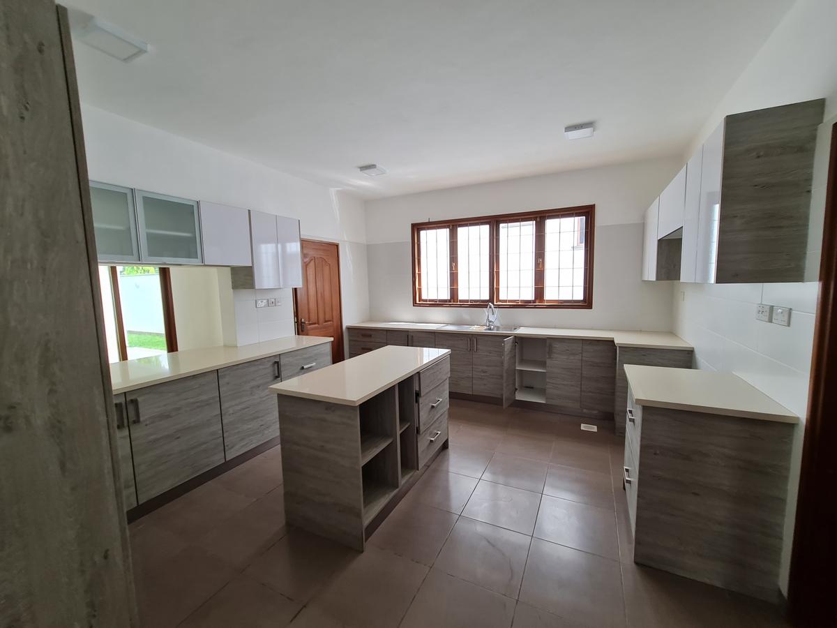 4 Bed Villa with En Suite in Nyali Area - 10