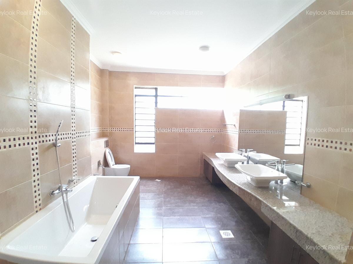 5 Bed Townhouse with En Suite at Lavington - 7