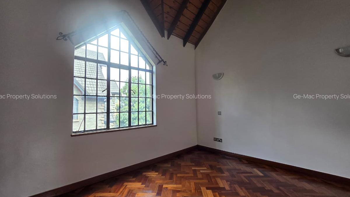 5 Bed House with En Suite in Lavington - 20
