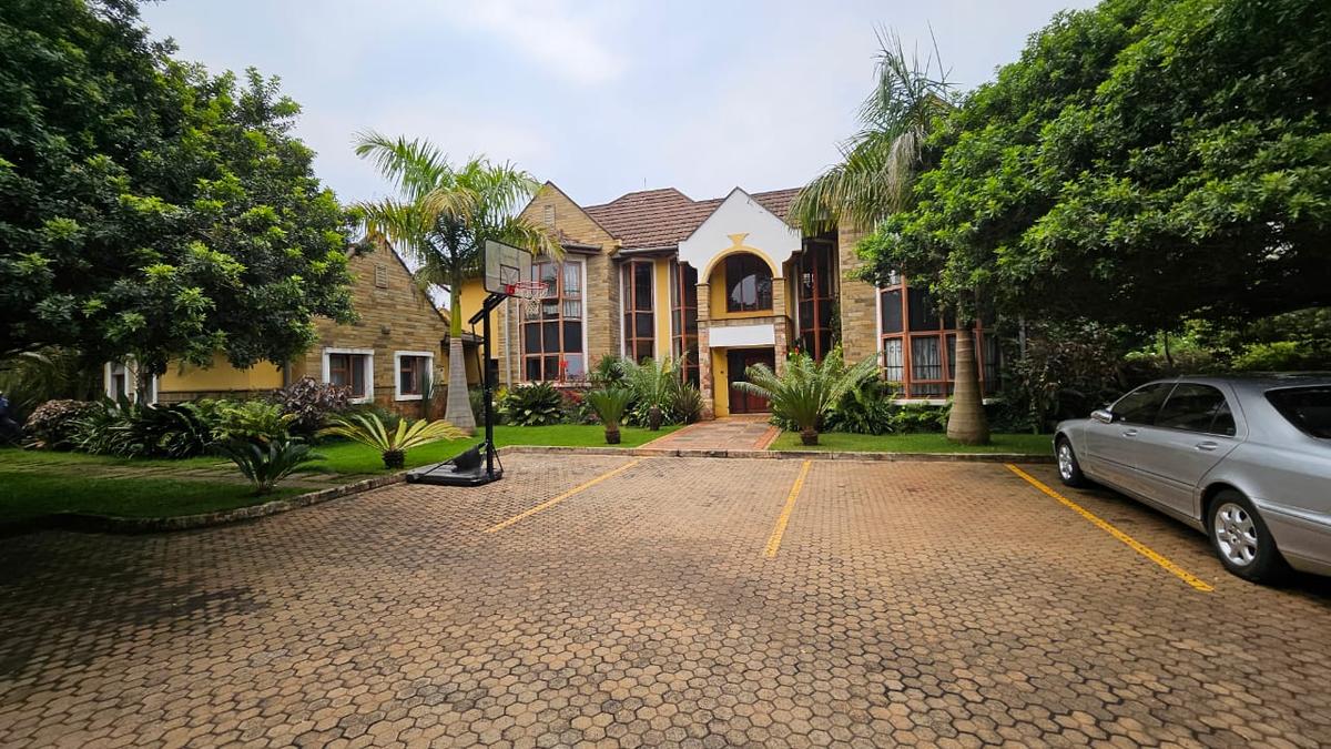 5 Bed House with En Suite at Mimosa Road - 3