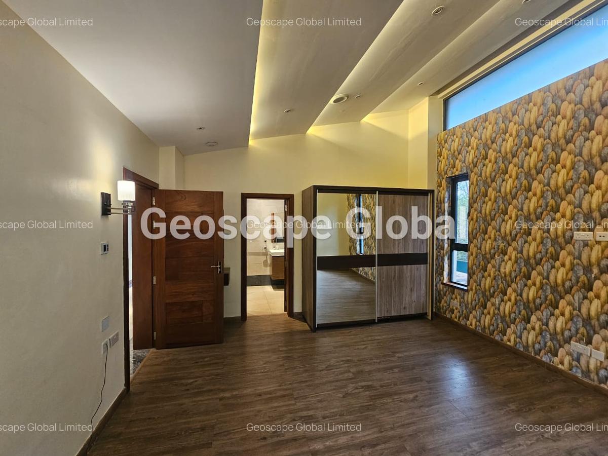 5 Bed House with En Suite in Spring Valley - 5