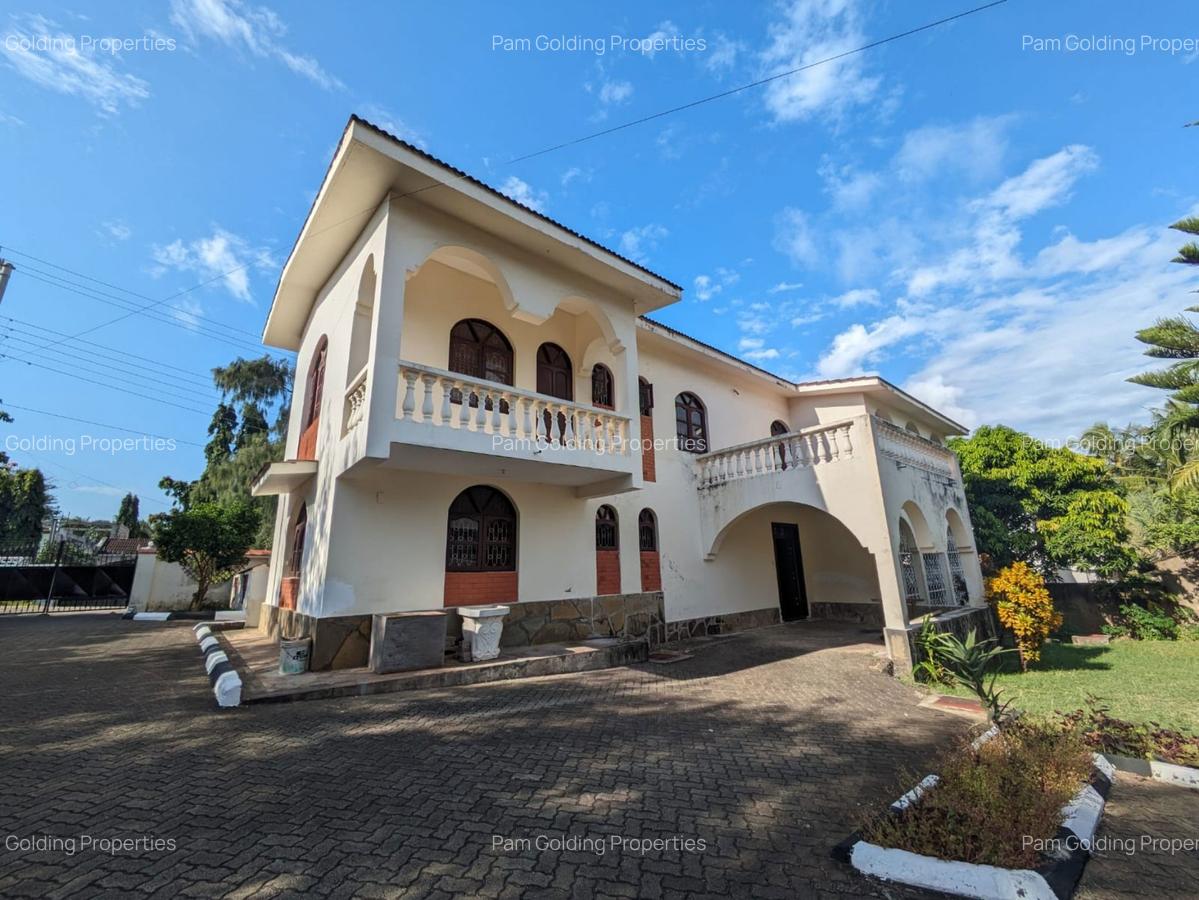 4 Bed Townhouse with En Suite in Nyali Area - 1