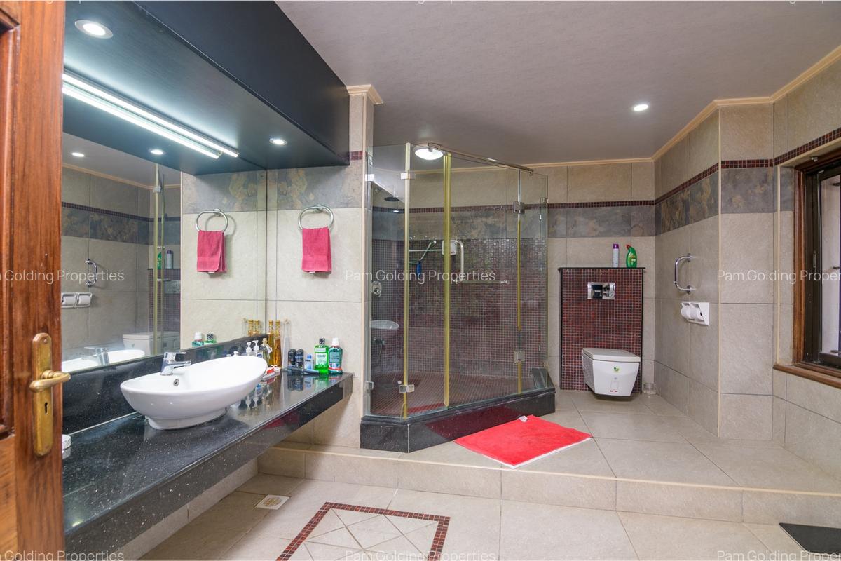 5 Bed House with En Suite in Nyali Area - 13