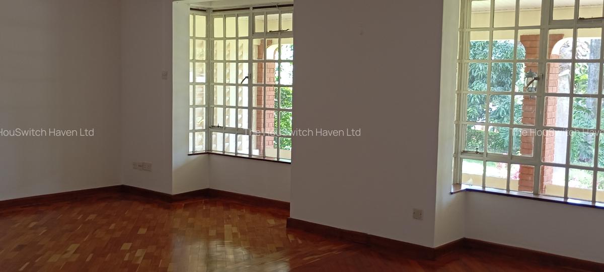 4 Bed Villa with En Suite at Off Un Avenue - 11