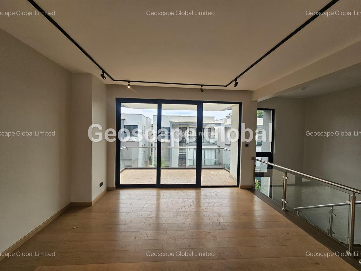 5 Bed Townhouse with En Suite in Lavington - 3