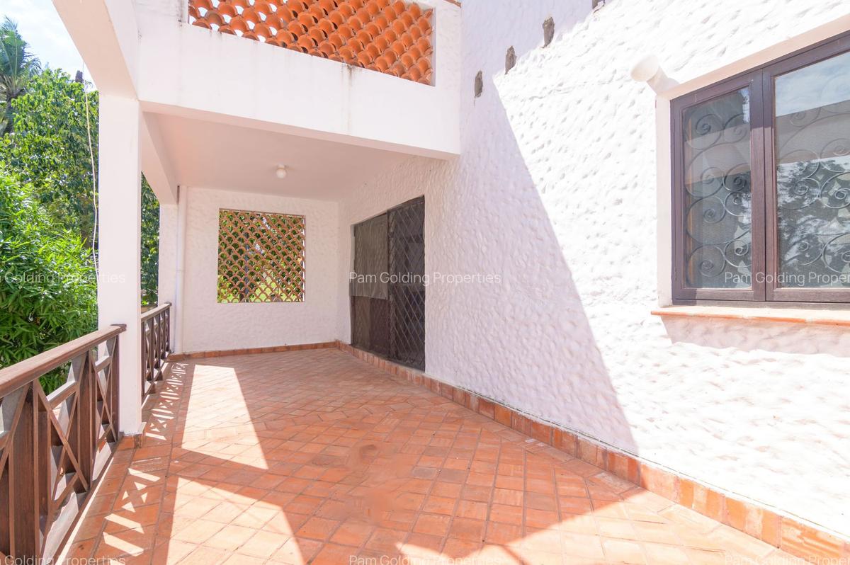 5 Bed House with En Suite in Nyali Area - 13