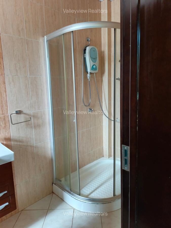 5 Bed Townhouse with En Suite at Lavington - 14