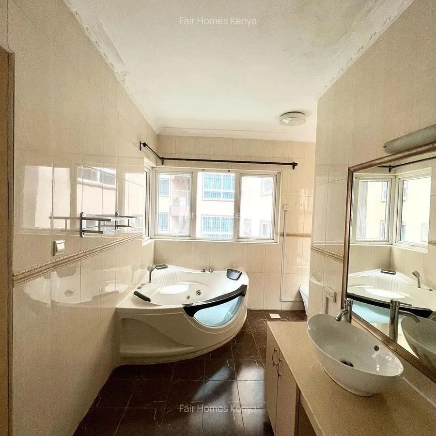 4 Bed Townhouse with En Suite at Riverside Drive - 12