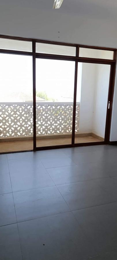 Serviced 2 Bed Apartment with En Suite at Sultan - 9