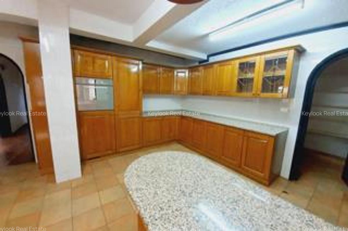 4 Bed Townhouse with En Suite in Lavington - 3