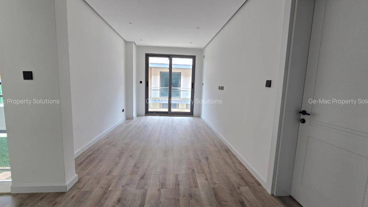 5 Bed Villa with En Suite in Lavington - 4