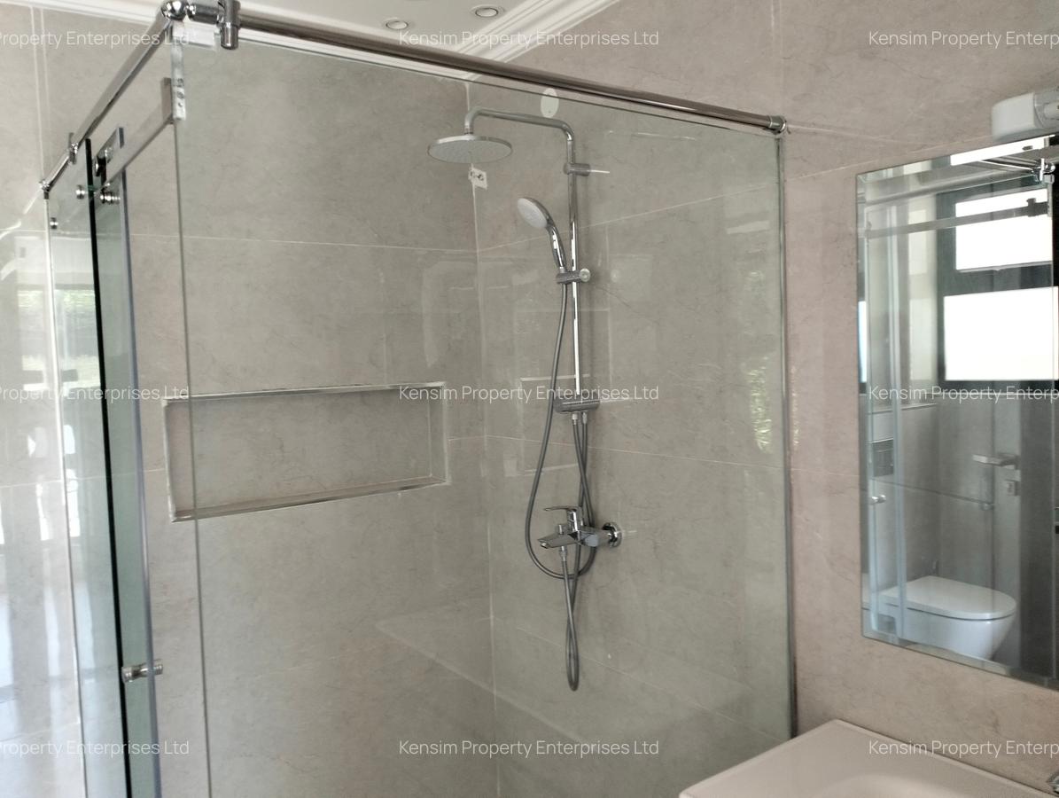 5 Bed House with En Suite in Runda - 17