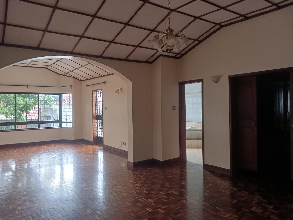 6 Bed Townhouse with En Suite at Lavington - 11