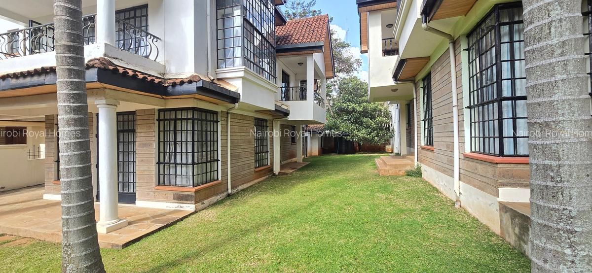 5 Bed Townhouse with En Suite at Lavington Green - 8