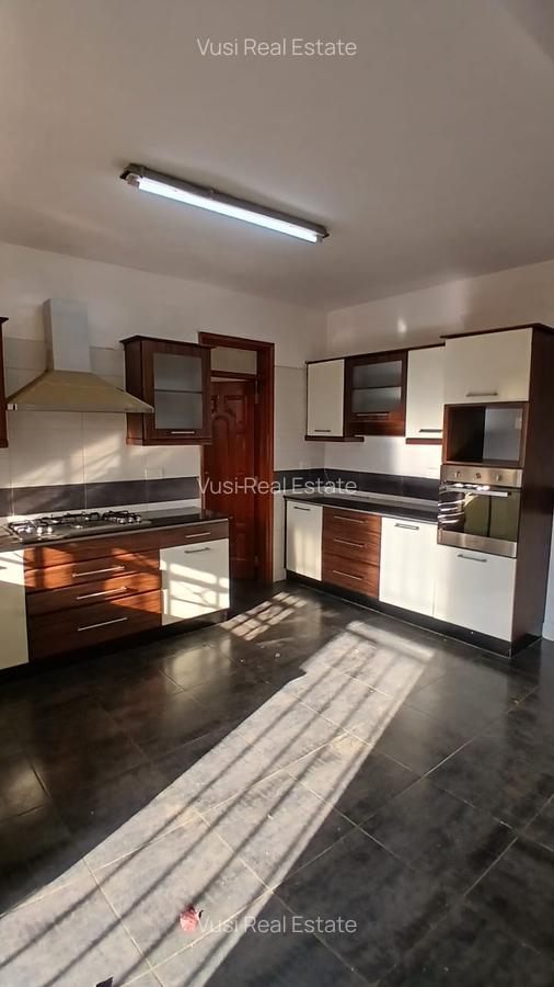 3 Bed Apartment with En Suite in Lavington - 11