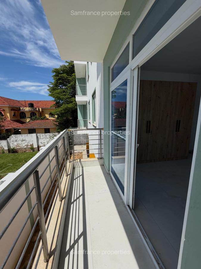 2 Bed Apartment with En Suite at Links Road - 12