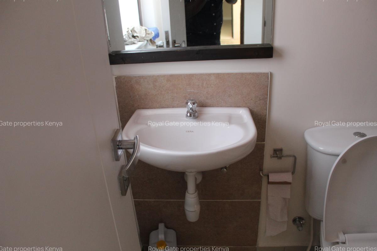 4 Bed Townhouse with En Suite at Near Wilson Airport - 19