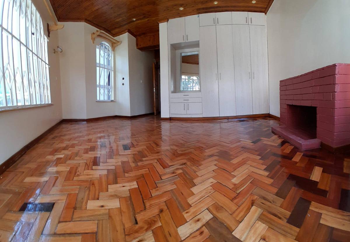 4 Bed House with En Suite in Spring Valley - 19