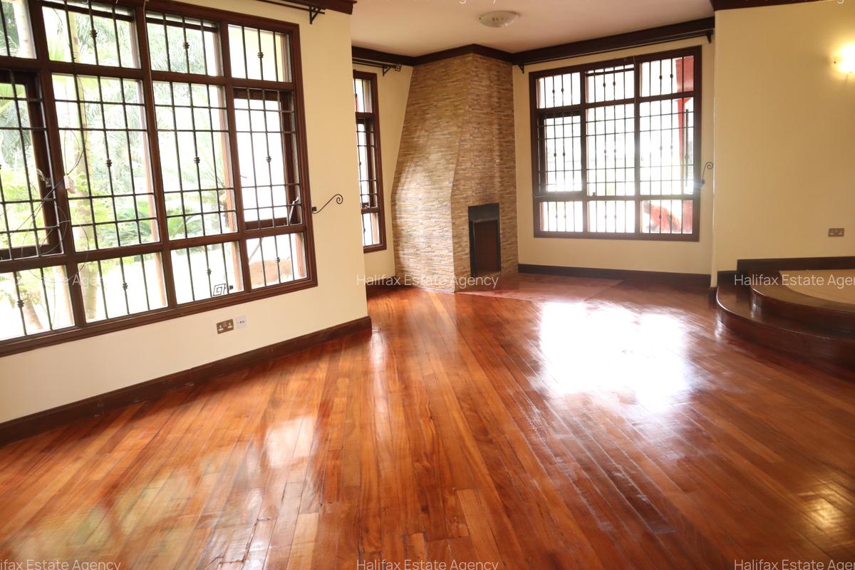 4 Bed Townhouse with En Suite - 8