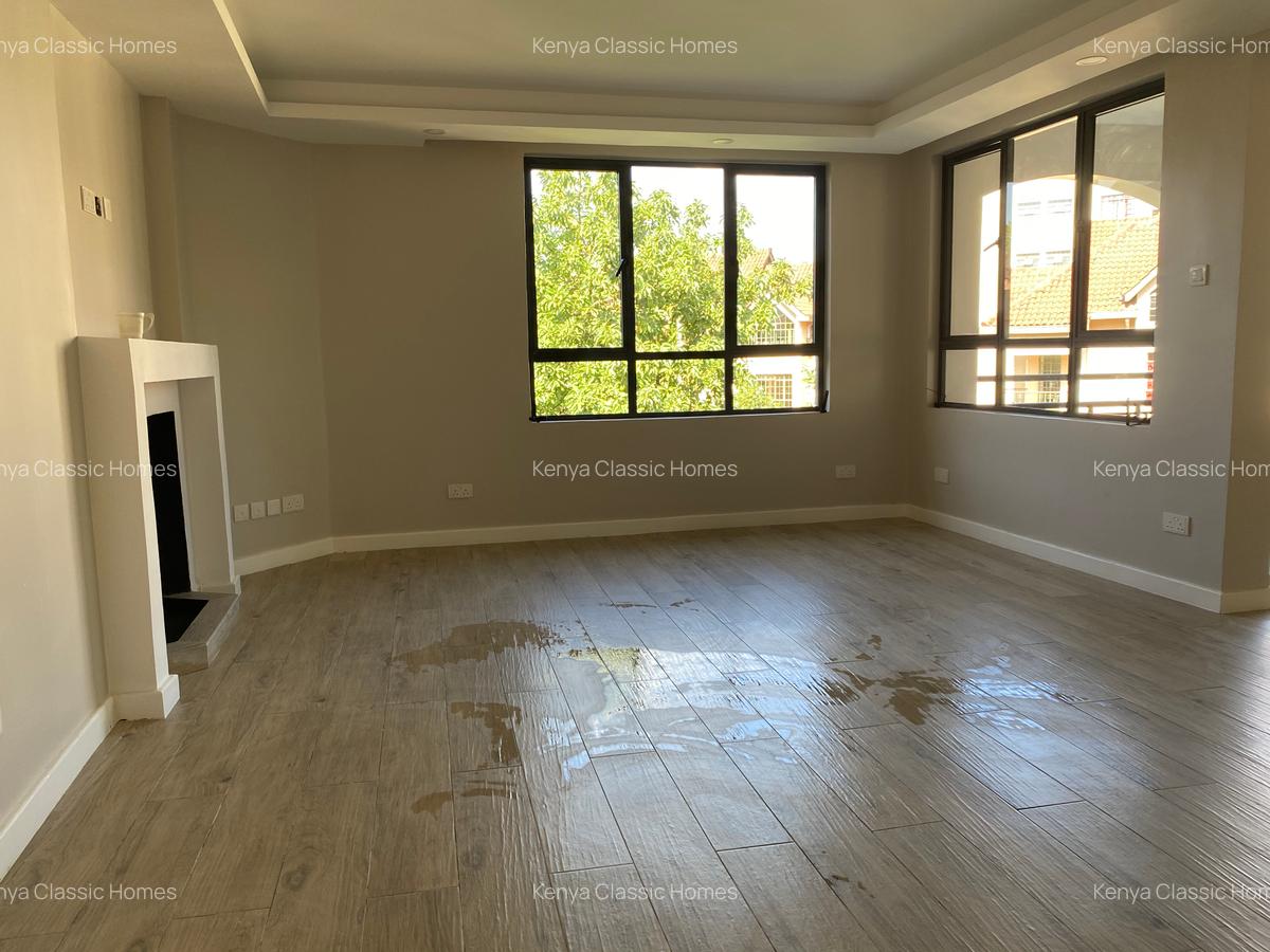 3 Bed Apartment with En Suite at Lavington - 4