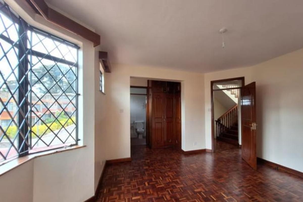 4 Bed Townhouse with En Suite in Lavington - 12