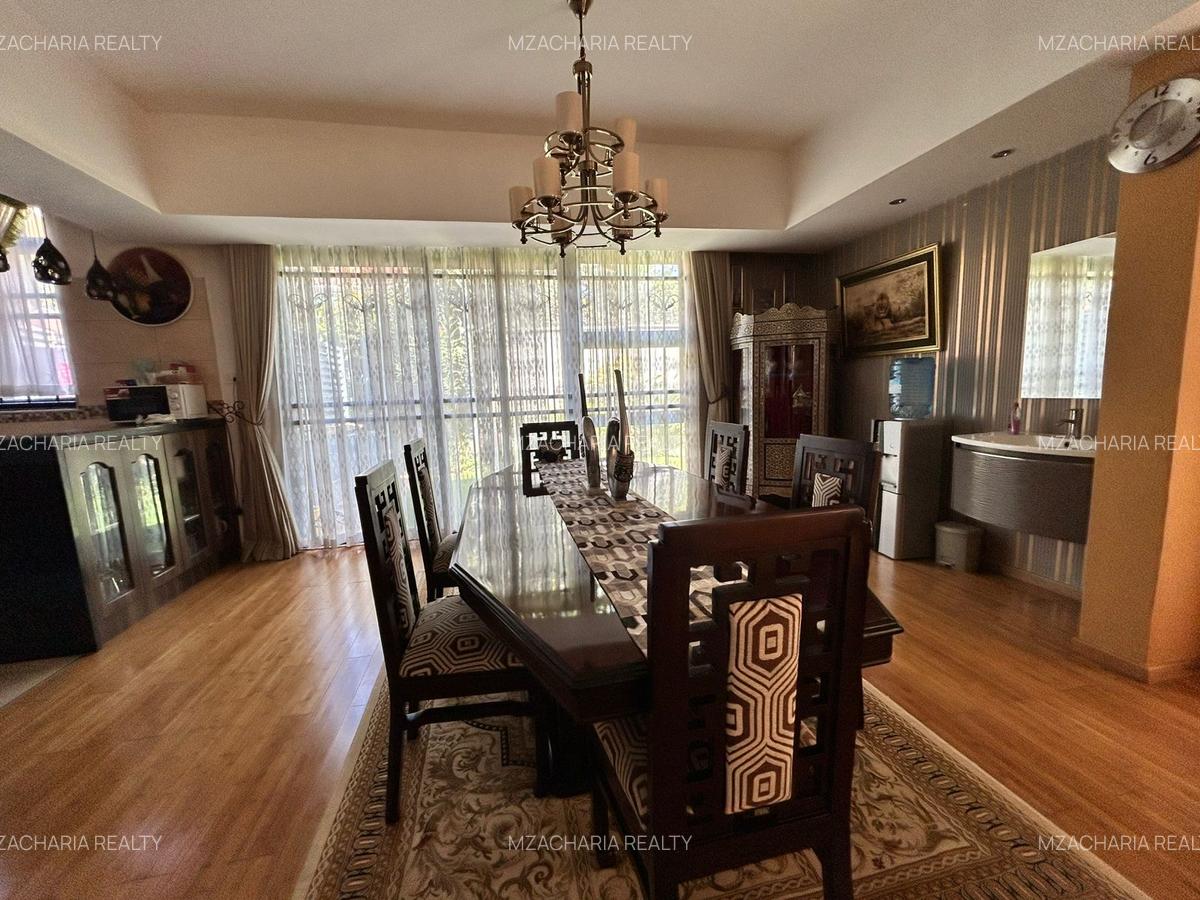 4 Bed Townhouse with En Suite in Ridgeways - 12