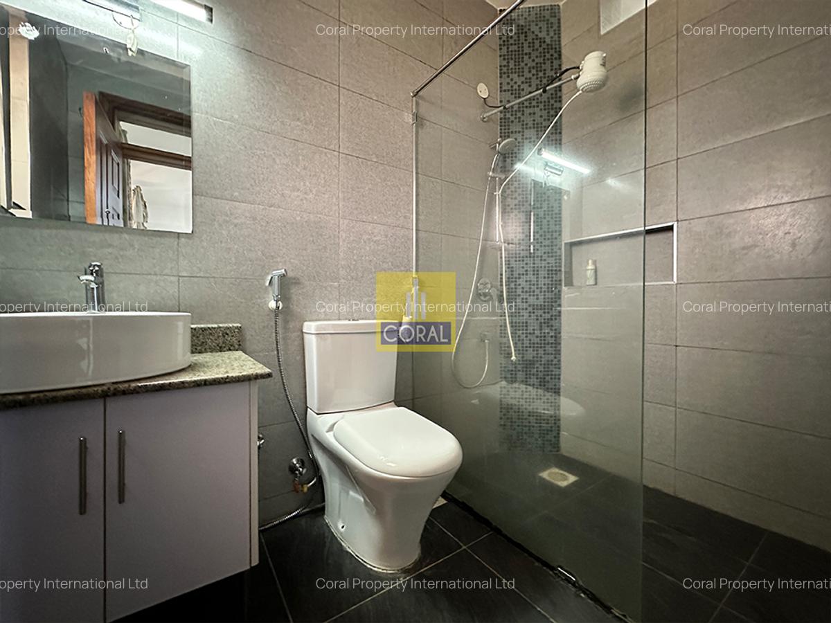 4 Bed Apartment in Parklands - 8