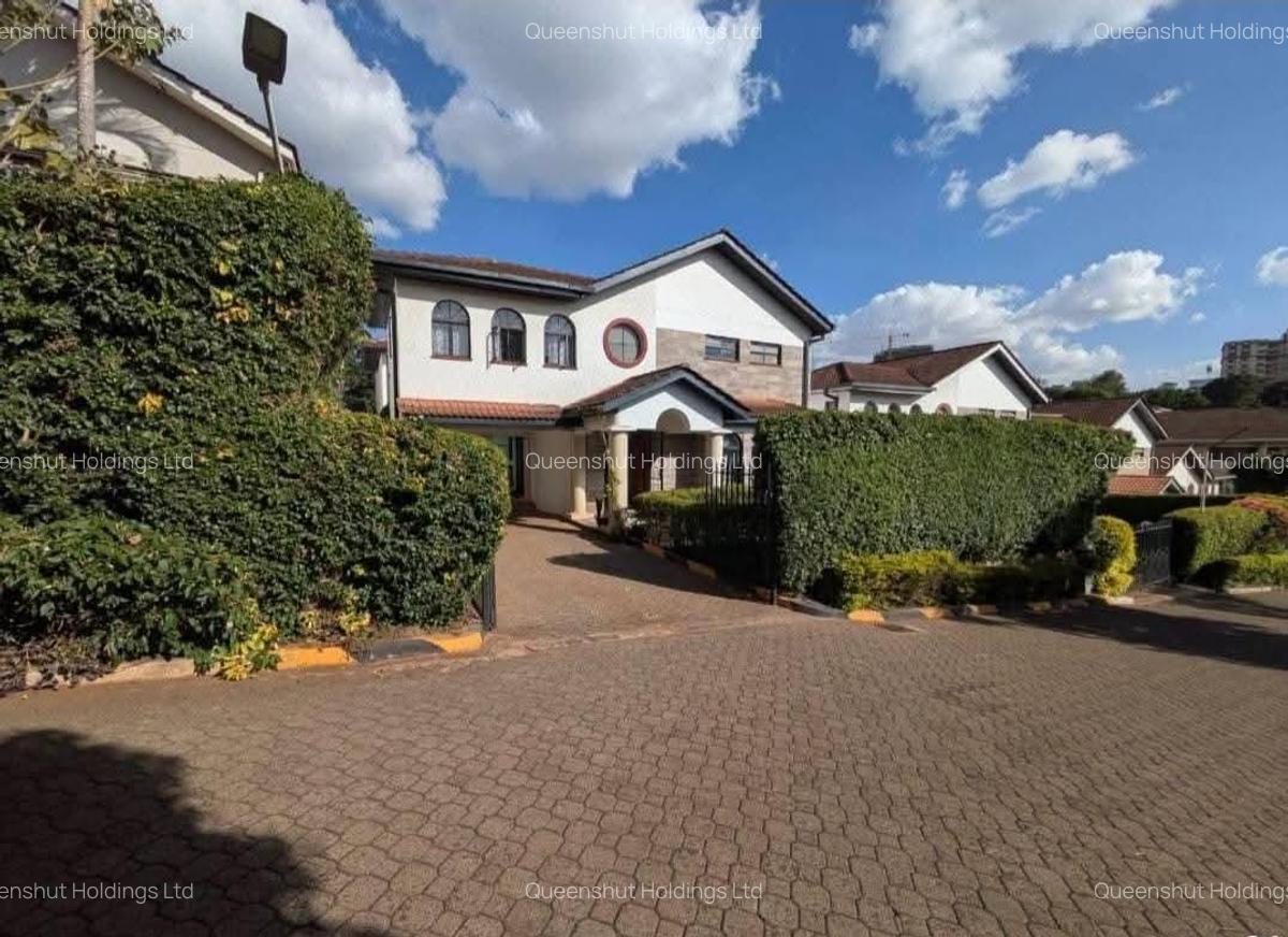 4 Bed Townhouse with En Suite in Westlands Area - 1
