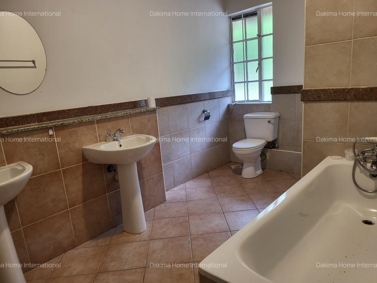 5 Bed Townhouse with En Suite in Rosslyn - 13