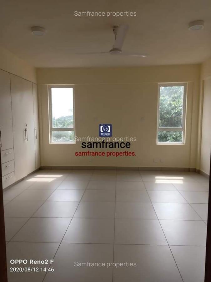 Serviced 4 Bed Apartment with En Suite at Links Road - 16