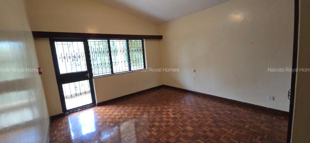 4 Bed House with En Suite at Lobelia Drive - 16