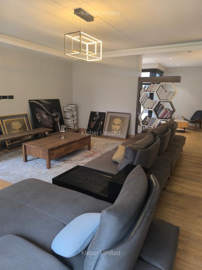 4 Bed Villa with En Suite in Lavington - 2