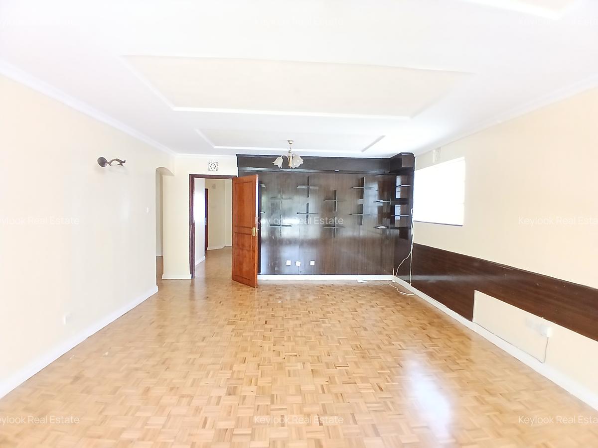 5 Bed Townhouse with En Suite at Lavington - 16
