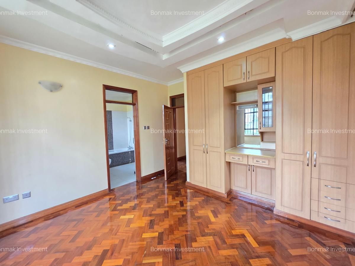 4 Bed Townhouse with En Suite at Lavington Green - 15