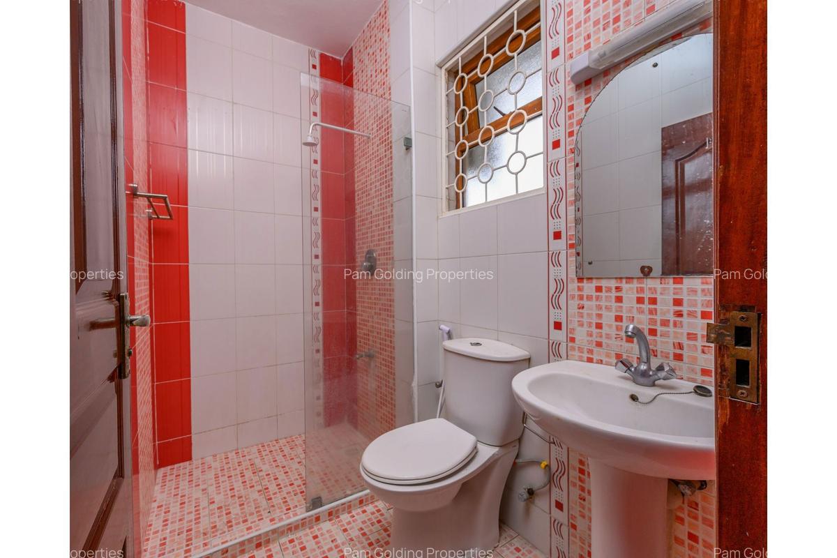 3 Bed Apartment with En Suite at Links Road - 14