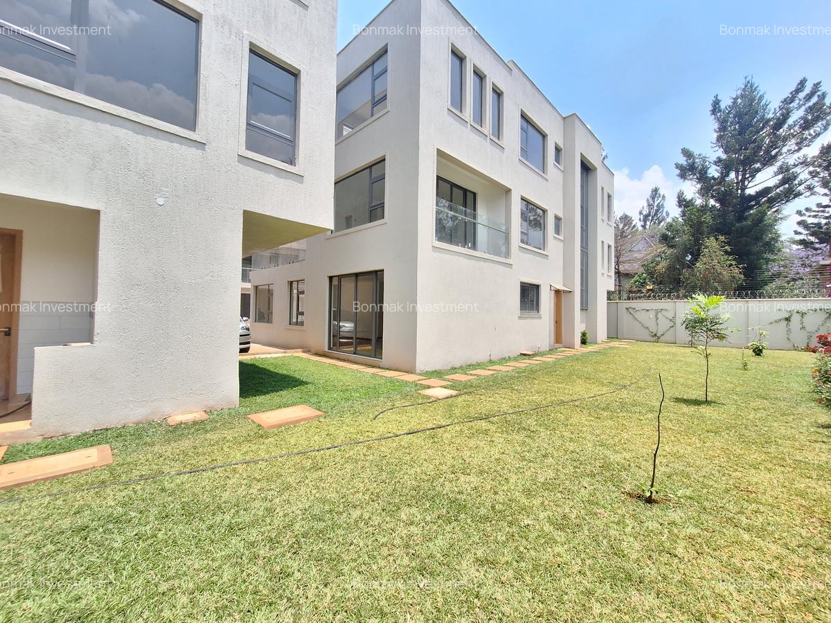 5 Bed Townhouse with En Suite at Lavington - 2