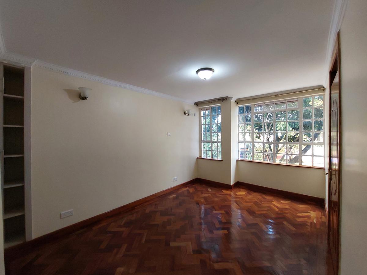 6 Bed Townhouse with En Suite at Lavington Road - 19