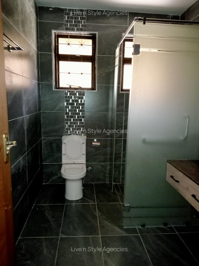 5 Bed House with En Suite in Runda - 18