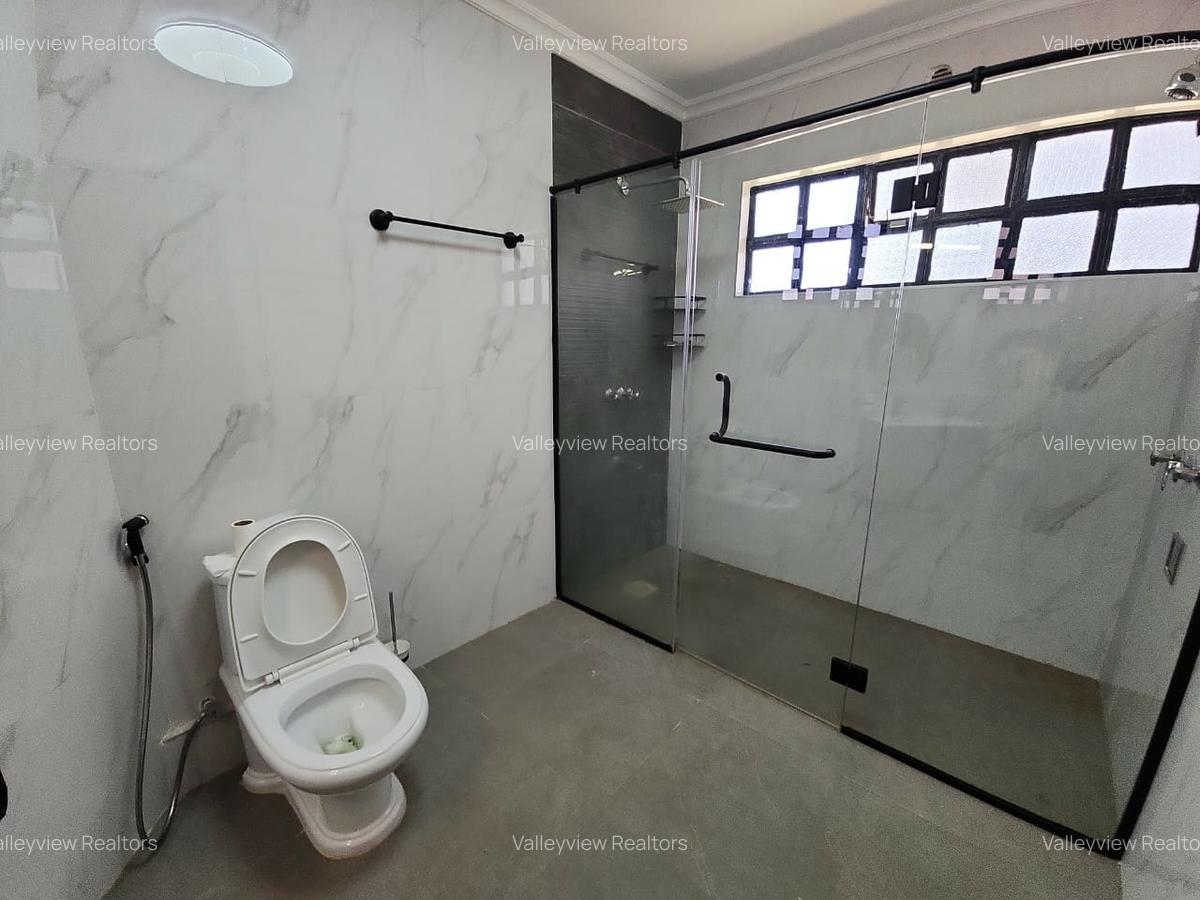 4 Bed Townhouse with En Suite at Lavington - 12