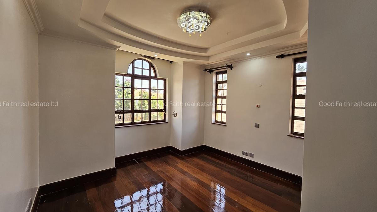 5 Bed House with En Suite in Runda - 10