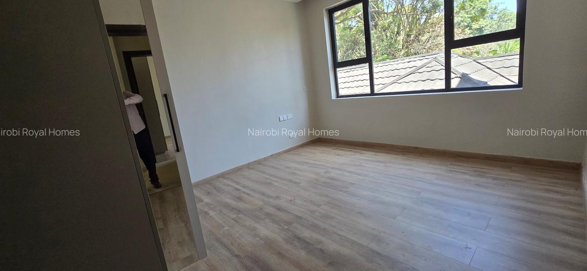 5 Bed Townhouse with En Suite at Lavington Road - 5