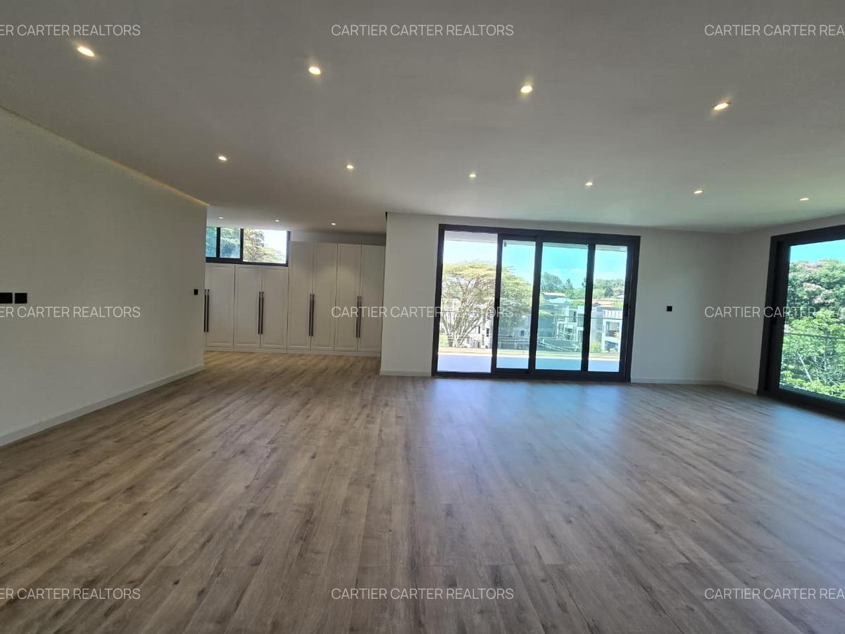 6 Bed Villa with En Suite in Lavington - 6