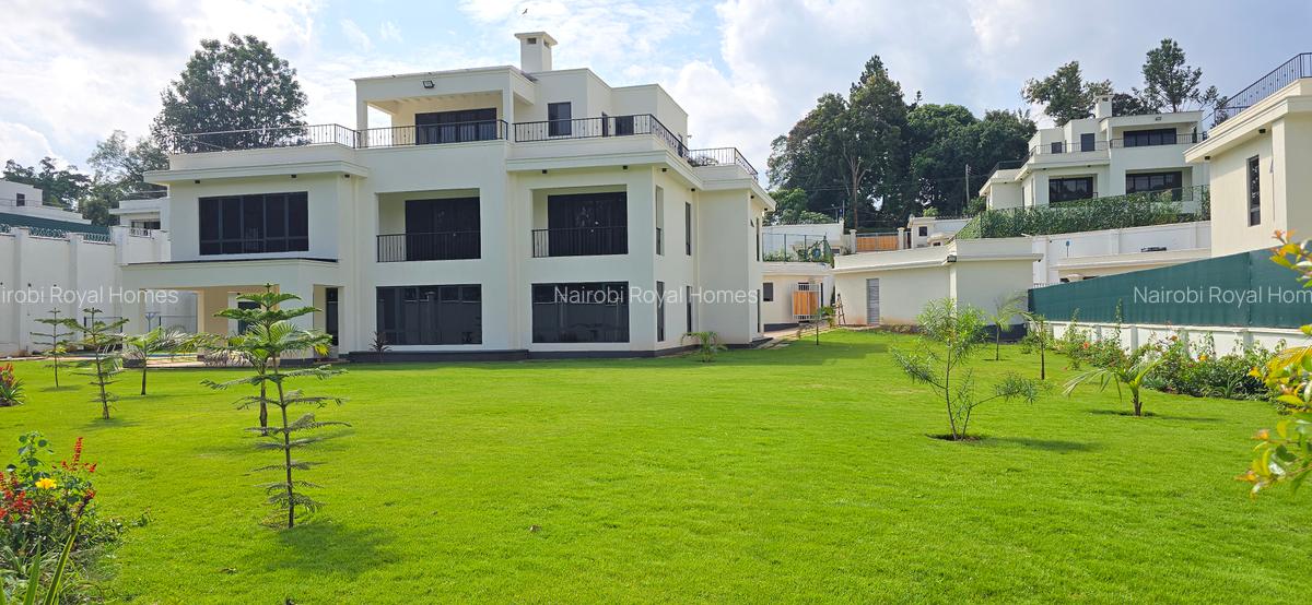 6 Bed House with En Suite at Loresho Road - 2