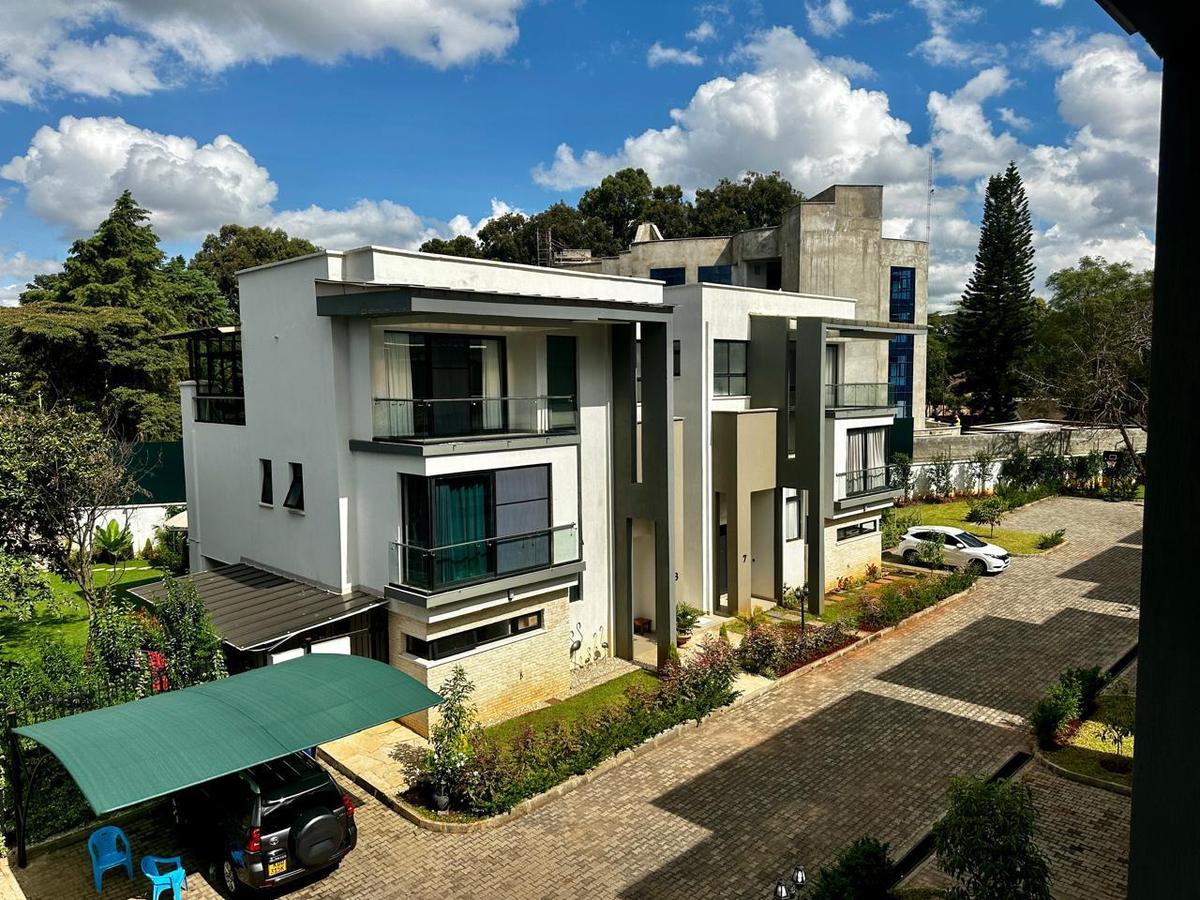 4 Bed Townhouse with En Suite at Lavington - 1