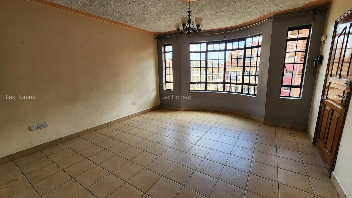 3 Bed Apartment with En Suite at - 1