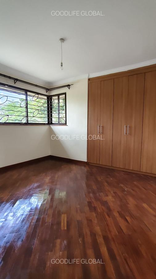 4 Bed House with En Suite at Ridgeways - 13