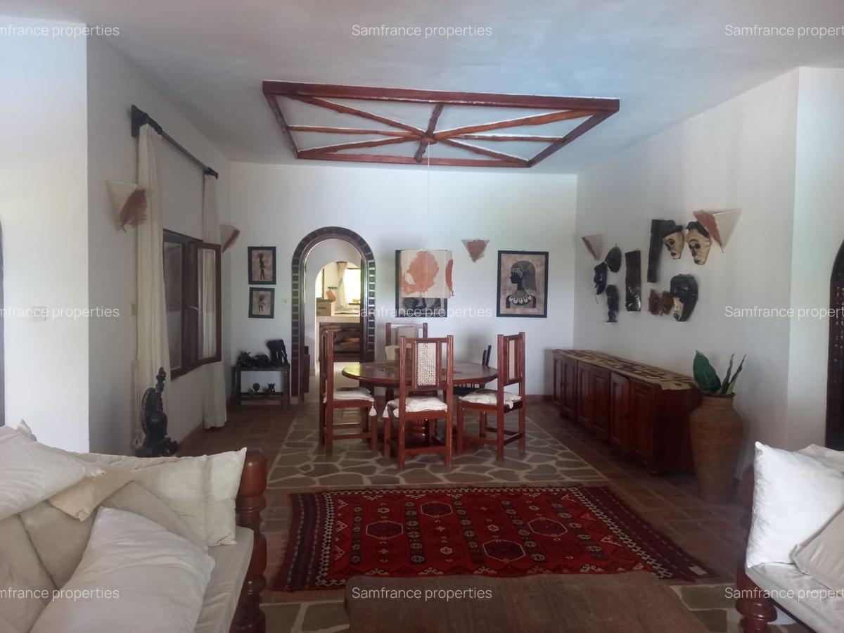 4 Bed Villa with En Suite at Bofa - 6